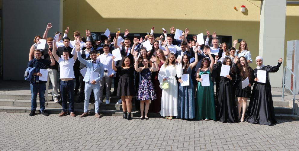33 Fachoberschüler verabschiedeten sich von der Wilhelm-Knapp-Schule mit dem Erreichen der Fachhochschulreife
