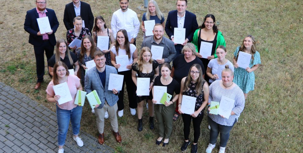 19 Verwaltungsfachangestellte sind reif für das Berufsleben