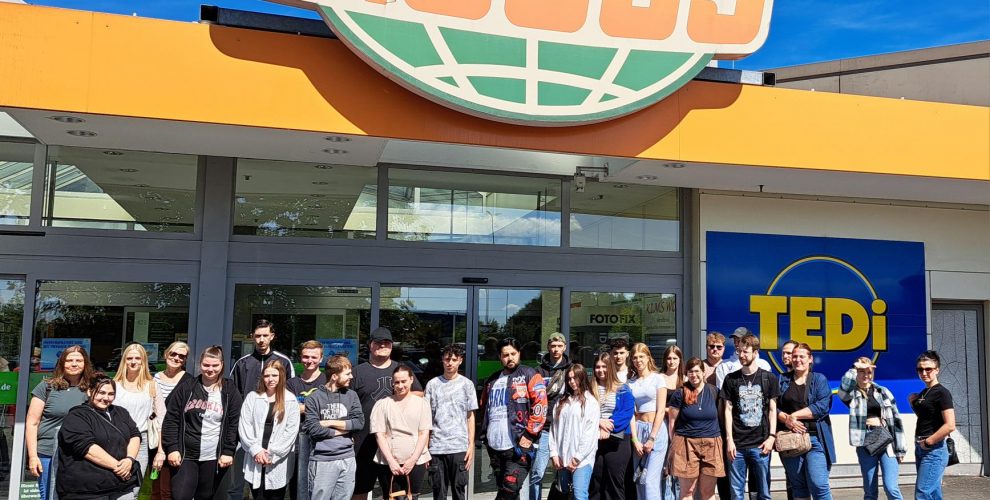 Einzelhandelsklassen der Wilhelm-Knapp-Schule Weilburg besuchten den Globus-Markt Limburg